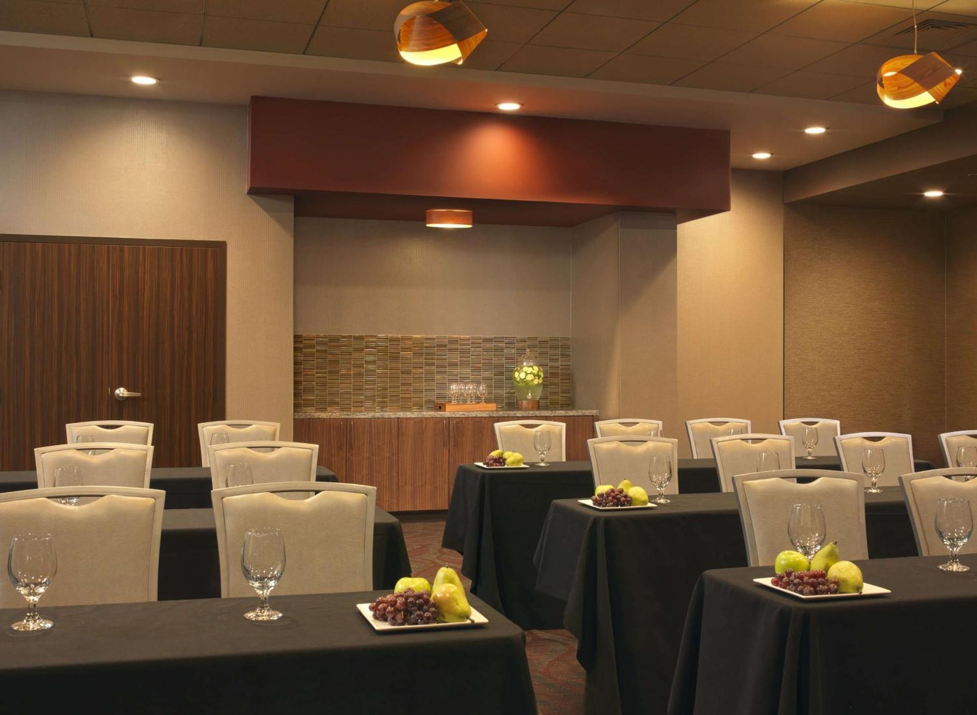 The Broadway Columbia - A Doubletree By Hilton Hotel Экстерьер фото