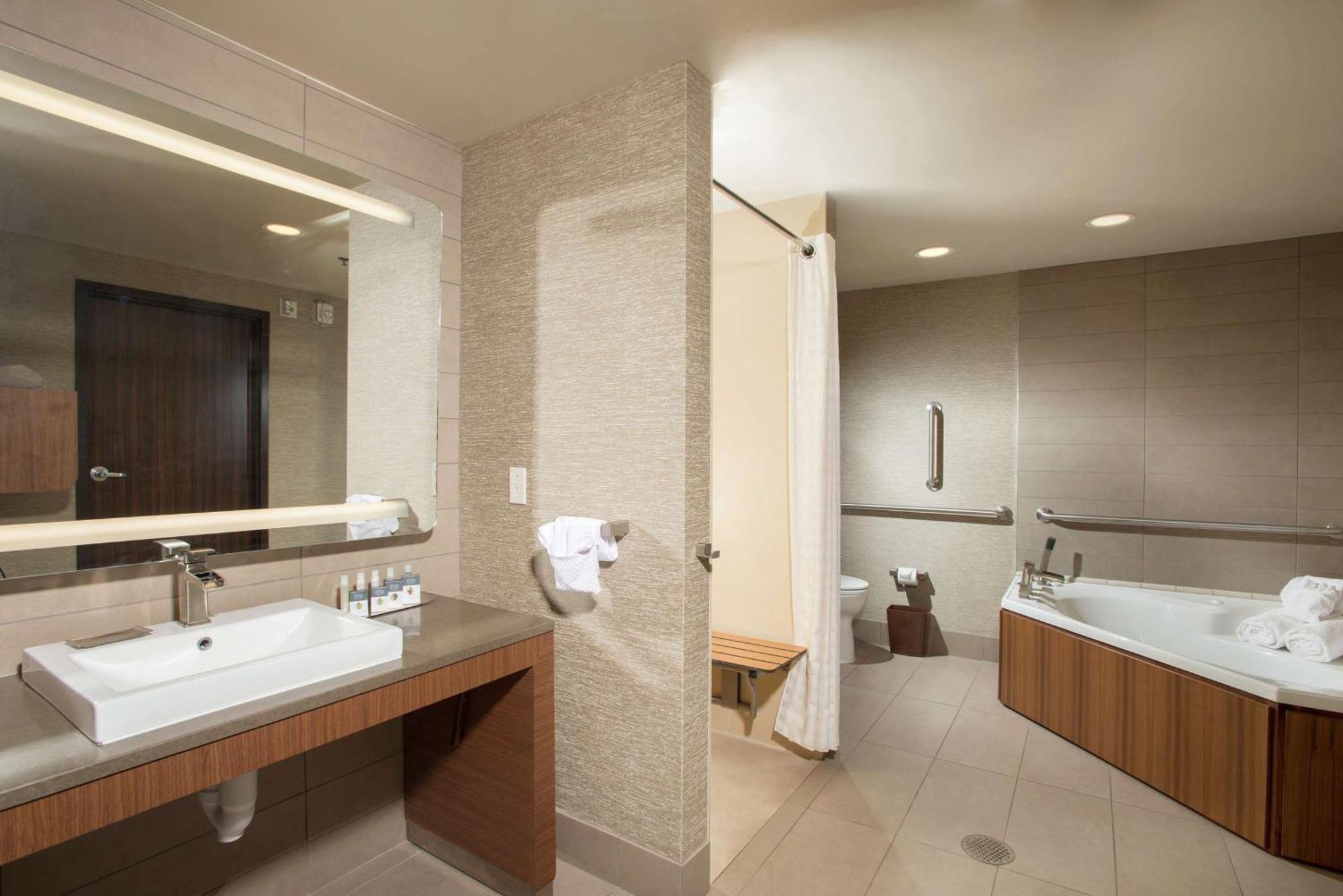 The Broadway Columbia - A Doubletree By Hilton Hotel Экстерьер фото