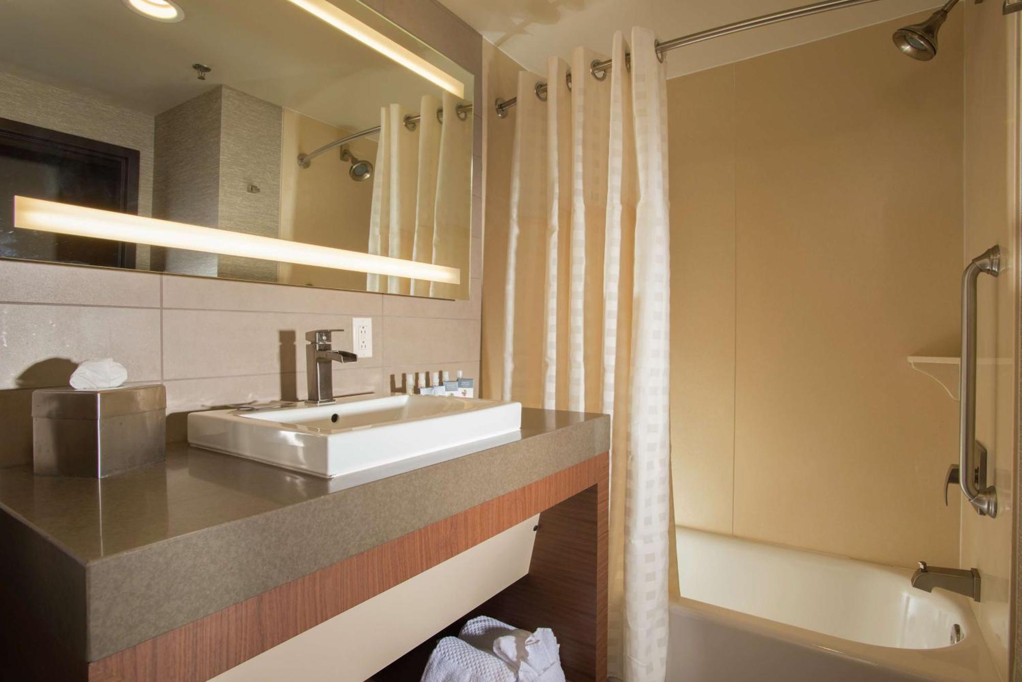 The Broadway Columbia - A Doubletree By Hilton Hotel Экстерьер фото